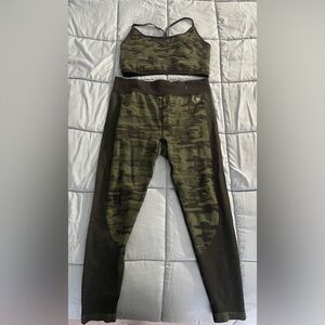 Foreve21 camo plus size active set. Size 2X.